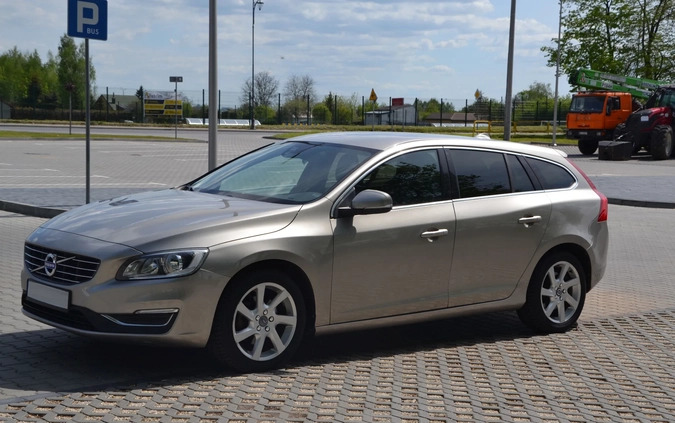 Volvo V60 cena 45000 przebieg: 257000, rok produkcji 2015 z Pińczów małe 154